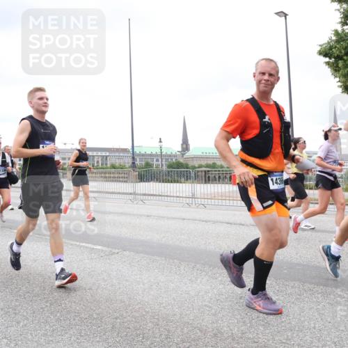 29.06.2025 - hella hamburg halbmarathon Lena Gebhardt http://msf.ph/oto/8322910 29.06.2025 10:57:31 Lombardsbrücke 552, 15019, 12396, 1436, 100, 1123, 1242, 1248, 1265, 1643, 2015, 2041, 2370, 2451, 2567, 2871, 3191, 3195, 3385, 3388, 3433, 3470, 3723, 3750, 3851, 3954, 4059, 4086, 4106, 4180, 4197, 4241, 4485, 4521, 4611, 4830, 4998, 5057, 5117, 5316, 5632, 5639, 5736, 5738, 6053, 6827, 6832, 6857, 6916, 6981, 7172, 7592, 7720, 7728, 7787, 8035, 8039, 8159, 8224, 8287, 8386, 8540, 8546, 8552, 8679, 8708, 8851, 8853, 8873, 9059, 9110, 9233, 9298, 9299, 9318, 9496, 9613 meine-sportfotos.de