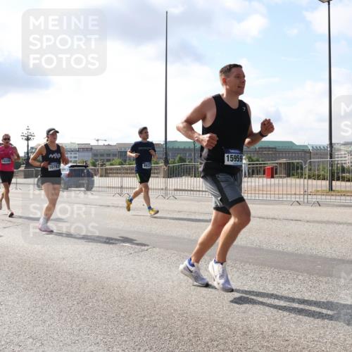 29.06.2025 - hella hamburg halbmarathon Lena Gebhardt http://msf.ph/oto/8322924 29.06.2025 09:48:17 Lombardsbrücke 7022, 10793, 15959, 1164, 1290, 1385, 1505, 1562, 1710, 1743, 2714, 2767, 3959, 4602, 4860, 5091, 5092, 5315, 5554, 5709, 6684, 6829, 6990, 7884, 8362, 8933, 9178, 9403, 9944, 10384, 10404, 10793, 10852, 10900, 11202, 11227, 11620, 11745, 11929, 12051, 12290, 12462, 12488, 12514, 12865, 12916, 13483, 13595, 13798, 13854, 13975, 14387, 14875, 14908, 14934, 14952, 15015, 15261, 15415, 15701, 15931, 15959, 15965, 16119, 16158, 16964 meine-sportfotos.de