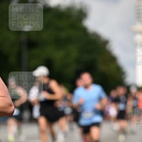 29.06.2025 - hella hamburg halbmarathon Dr. Thomas Lammeyer http://msf.ph/oto/8322926 29.06.2025 09:55:35 Kennedybrücke 1312, 1353, 1569, 1763, 2653, 2880, 3437, 3618, 3697, 4565, 4991, 5014, 5047, 5129, 5231, 5690, 5987, 6490, 6700, 6770, 8074, 8359, 8564, 8900, 9358, 9547, 9659, 10319, 10978, 11021, 11062 meine-sportfotos.de