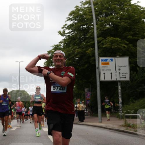 29.06.2025 - hella hamburg halbmarathon Yannick Fuchs http://msf.ph/oto/8322935 29.06.2025 10:51:17 20KM 1200, 1239, 1387, 1563, 1715, 1719, 1972, 2282, 2417, 2652, 3575, 4261, 5015, 5134, 5391, 5457, 5458, 5728, 6720, 6892, 7159, 7269, 8744, 9577, 10383, 10408, 11043, 11832, 12144, 12509, 12773, 12774, 13245, 13376, 13523, 13664, 14361, 14737, 14881, 14951, 15090, 15110, 15125, 15189, 15220, 15349, 15664, 16093, 16418, 16830, 16909, 17201, 17758, 17769, 17828, 17848, 18388 meine-sportfotos.de
