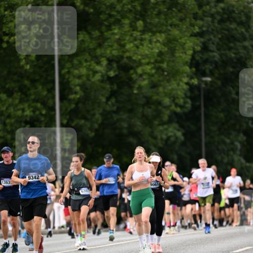29.06.2025 - hella hamburg halbmarathon Dr. Thomas Lammeyer http://msf.ph/oto/8322981 29.06.2025 10:39:22 Kennedybrücke 1417, 1497, 1821, 1849, 2198, 2265, 2482, 3170, 3409, 3958, 4333, 4564, 4696, 4884, 5027, 5793, 6335, 6365, 6379, 6397, 6571, 6746, 6803, 6859, 7020, 7386, 7733, 8249, 8369, 9164, 9248, 9342, 10335, 10358, 10393, 10464, 10606, 11320 meine-sportfotos.de