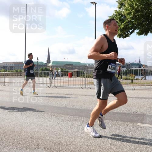 29.06.2025 - hella hamburg halbmarathon Lena Gebhardt http://msf.ph/oto/8323026 29.06.2025 09:48:18 Lombardsbrücke 0793, 15959, 1164, 1290, 1385, 1505, 1562, 1710, 1743, 2714, 2767, 3959, 4602, 4860, 5091, 5092, 5315, 5554, 5709, 6684, 6829, 6990, 7884, 8362, 8933, 9178, 9403, 9944, 10384, 10404, 10793, 10852, 10900, 11202, 11227, 11620, 11745, 11929, 12051, 12290, 12488, 12514, 12865, 12916, 13483, 13595, 13798, 13854, 13975, 14387, 14875, 14908, 14934, 14952, 15015, 15261, 15415, 15701, 15931, 15959, 15965, 16119, 16158 meine-sportfotos.de