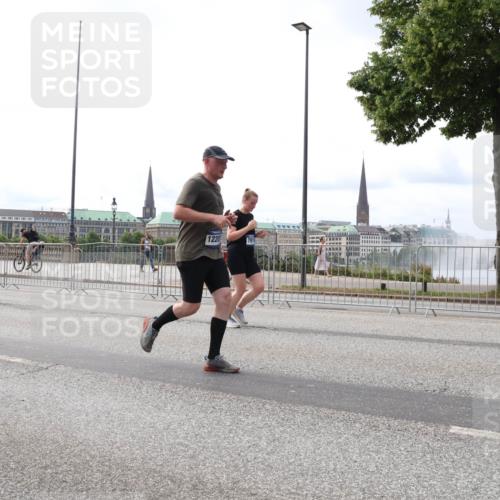 29.06.2025 - hella hamburg halbmarathon Lena Gebhardt http://msf.ph/oto/8323038 29.06.2025 10:23:03 Lombardsbrücke 5, 15469, 1220, 7919, 1029, 1362, 1853, 2294, 2479, 2766, 2925, 3003, 3029, 3034, 3600, 3601, 4190, 4266, 4728, 4793, 5223, 5343, 5629, 5798, 6502, 6578, 6784, 6785, 6849, 7188, 7190, 7266, 7276, 7529, 7891, 7925, 8355, 8687, 8688, 8716, 8918, 8920, 9133, 9256, 9301, 9877, 9913, 10205, 10739, 10826, 11798, 12025, 12073, 12190, 12265, 13560, 13921, 14041, 14338, 14525, 14801, 14821, 16416, 16558, 17013, 17099, 17207, 17299, 17719 meine-sportfotos.de