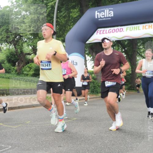 29.06.2025 - hella hamburg halbmarathon KatJ http://msf.ph/oto/8323039 29.06.2025 10:46:09 Zwischen KM18-KM19 3425, 3983, 4502, 6997, 7065, 7287, 8585 meine-sportfotos.de