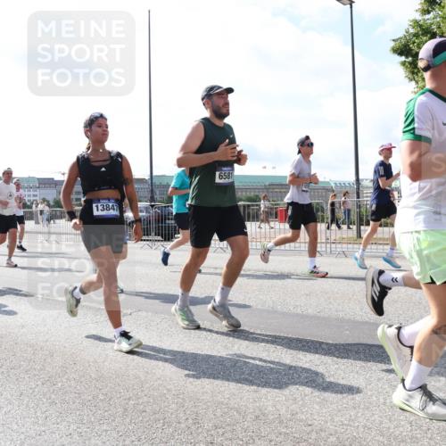 29.06.2025 - hella hamburg halbmarathon Lena Gebhardt http://msf.ph/oto/8323063 29.06.2025 10:00:09 Lombardsbrücke 4796, 824, 13847, 6581, 778, 107, 1006, 1019, 1125, 1180, 1239, 1264, 1526, 1834, 1914, 1955, 2027, 2086, 2099, 2159, 2346, 2348, 2364, 2447, 2582, 2584, 2606, 2652, 2676, 2677, 2730, 2910, 3042, 3177, 3181, 3319, 3836, 3861, 3898, 4013, 4231, 4419, 4594, 4632, 4772, 4796, 4813, 4940, 5015, 5134, 5272, 5277, 5341, 5728, 6082, 6084, 6104, 6174, 6201, 6202, 6220, 6260, 6462, 6470, 6581, 6587, 8330, 10031, 11568, 11844 meine-sportfotos.de