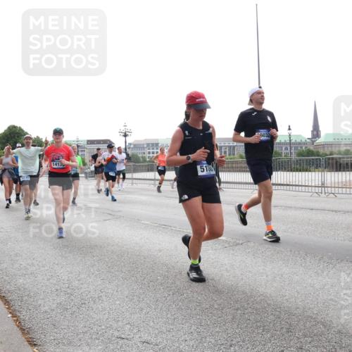 29.06.2025 - hella hamburg halbmarathon Lena Gebhardt http://msf.ph/oto/8323104 29.06.2025 10:37:38 Lombardsbrücke 3230, 1413, 518, 5032, 1022, 1276, 1337, 1475, 1578, 1597, 1799, 1819, 1985, 2016, 2031, 2199, 2272, 2480, 2486, 2640, 2853, 3230, 3246, 3633, 4097, 4347, 4733, 5139, 5146, 5171, 5186, 5522, 5560, 5790, 5875, 5940, 6243, 6362, 6821, 6955, 7085, 7124, 7235, 7321, 7350, 7544, 7696, 7707, 7777, 7823, 8811, 8843, 8985, 9247, 9288, 9524, 9895, 10159, 10506, 10836, 11087, 11543, 12123, 12254, 12472, 12824, 16680, 17798 meine-sportfotos.de