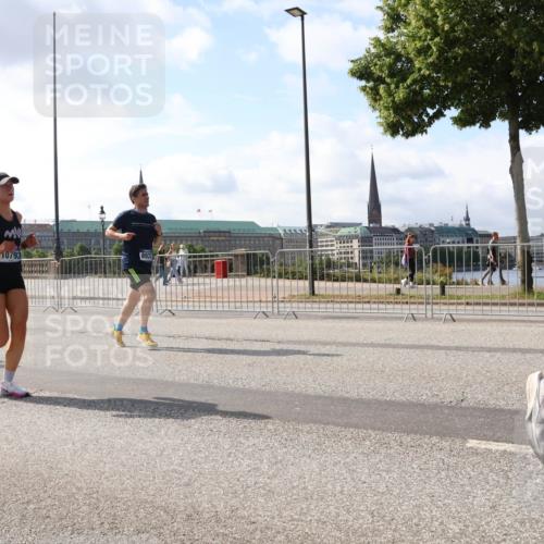 29.06.2025 - hella hamburg halbmarathon Lena Gebhardt http://msf.ph/oto/8323109 29.06.2025 09:48:18 Lombardsbrücke 10793, 1164, 1290, 1385, 1505, 1562, 1710, 1743, 2714, 2767, 3959, 4602, 4860, 5091, 5092, 5315, 5554, 5709, 6684, 6829, 6990, 7884, 8362, 8933, 9178, 9403, 9944, 10384, 10404, 10793, 10852, 10900, 11202, 11227, 11620, 11745, 11929, 12051, 12290, 12488, 12514, 12865, 12916, 13483, 13595, 13798, 13854, 13975, 14387, 14875, 14908, 14934, 14952, 15015, 15261, 15415, 15701, 15931, 15959, 15965, 16119, 16158 meine-sportfotos.de