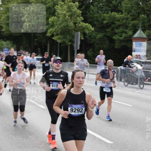 29.06.2025 - hella hamburg halbmarathon Jannik Wohlers http://msf.ph/oto/8323144 29.06.2025 10:39:38 Lombardsbrücke 1058, 1076, 1291, 1586, 1691, 1899, 2019, 2254, 2313, 2866, 2888, 3515, 3607, 3882, 3883, 3884, 4173, 4471, 5229, 5263, 5654, 5877, 5901, 6097, 6548, 6698, 6750, 6890, 6920, 7045, 7455, 7456, 8107, 8612, 8622, 8815, 8865, 8866, 9080, 9187, 9195, 9292, 9495, 10648, 10806, 10818, 10901, 10939, 10953, 11188, 11242, 11244, 11874, 12414, 12883, 12906, 13005, 13069, 13577, 13644, 14327, 14578, 15111, 16532, 16784, 18157, 19163 meine-sportfotos.de