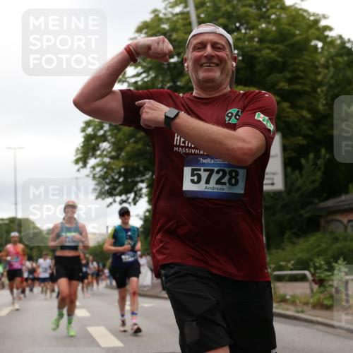 29.06.2025 - hella hamburg halbmarathon Yannick Fuchs http://msf.ph/oto/8323159 29.06.2025 10:51:18 20KM 1200, 1239, 1387, 1563, 1715, 1719, 1972, 2236, 2282, 2417, 2652, 3575, 4261, 5015, 5134, 5391, 5457, 5458, 5728, 6720, 6892, 7159, 7269, 8744, 9577, 10383, 10408, 11832, 12144, 12509, 12773, 12774, 13245, 13376, 13523, 13664, 14361, 14737, 14881, 14951, 15090, 15110, 15125, 15189, 15220, 15349, 15664, 16093, 16418, 16830, 16909, 17201, 17758, 17769, 17848, 18388 meine-sportfotos.de