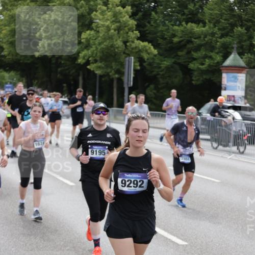 29.06.2025 - hella hamburg halbmarathon Jannik Wohlers http://msf.ph/oto/8323224 29.06.2025 10:39:39 Lombardsbrücke 1058, 1076, 1291, 1586, 1691, 1899, 2019, 2254, 2866, 2888, 3515, 3607, 3808, 3882, 3883, 3884, 4173, 4471, 5229, 5263, 5654, 5877, 5901, 6097, 6548, 6698, 6750, 6890, 6920, 7045, 7455, 7456, 8107, 8612, 8622, 8815, 8865, 8866, 9187, 9195, 9292, 9495, 10648, 10806, 10818, 10901, 10939, 10953, 11188, 11242, 11244, 11717, 11874, 12414, 12883, 12906, 13005, 13069, 13577, 13644, 14327, 14578, 15111, 16532, 16784, 18157, 19163 meine-sportfotos.de