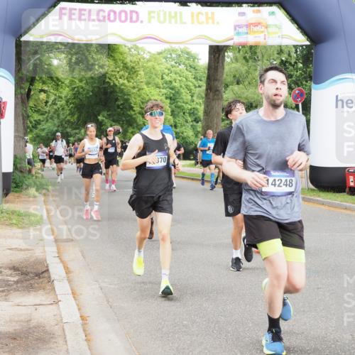 29.06.2025 - hella hamburg halbmarathon MichiJ http://msf.ph/oto/8323260 29.06.2025 10:37:27 Zwischen KM18-KM19 1216, 1381, 4261, 5978, 6712, 9695, 13159, 13225, 13688, 14012, 14248, 15523, 15620, 16731, 18064, 18370, 18489, 19020 meine-sportfotos.de