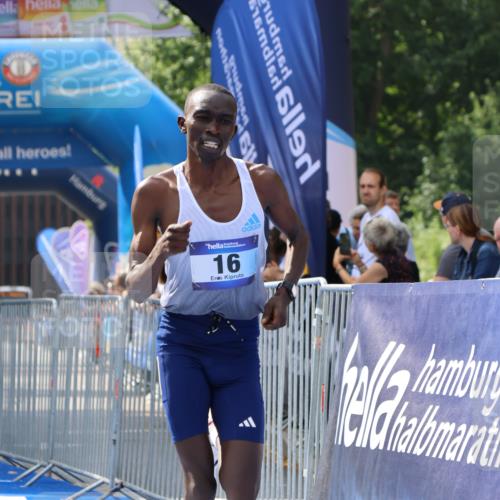 29.06.2025 - hella hamburg halbmarathon Strokosch-Dieckow http://msf.ph/oto/8323282 29.06.2025 10:03:12 Ziel 16 meine-sportfotos.de