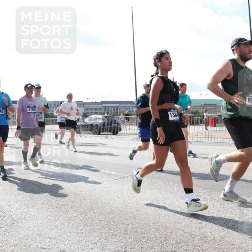 29.06.2025 - hella hamburg halbmarathon Lena Gebhardt http://msf.ph/oto/8323303 29.06.2025 10:00:09 Lombardsbrücke 2582, 4796, 2447, 824, 138, 40, 0788, 1006, 1019, 1125, 1180, 1239, 1264, 1526, 1834, 1914, 1955, 2027, 2086, 2099, 2159, 2346, 2348, 2364, 2447, 2582, 2584, 2606, 2652, 2676, 2677, 2730, 2910, 3042, 3177, 3181, 3319, 3836, 3861, 3898, 4013, 4231, 4419, 4594, 4632, 4772, 4796, 4813, 4940, 5015, 5134, 5272, 5277, 5341, 5728, 6082, 6084, 6104, 6174, 6201, 6202, 6220, 6260, 6462, 6470, 6581, 6587, 8330, 10031, 11568, 11844 meine-sportfotos.de