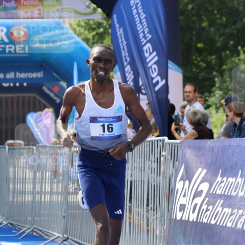 29.06.2025 - hella hamburg halbmarathon Strokosch-Dieckow http://msf.ph/oto/8323317 29.06.2025 10:03:12 Ziel 16 meine-sportfotos.de
