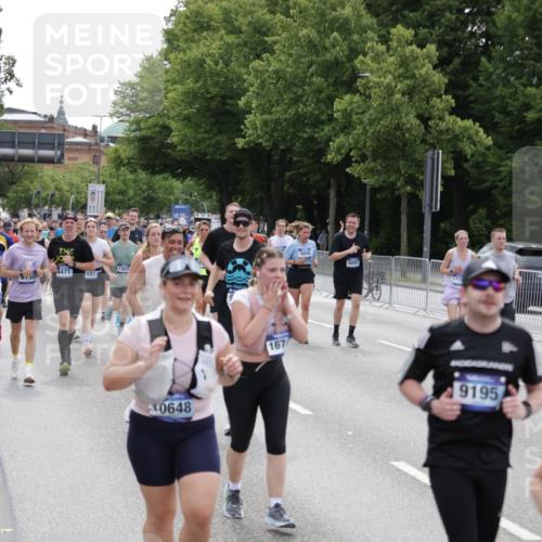 29.06.2025 - hella hamburg halbmarathon Jannik Wohlers http://msf.ph/oto/8323348 29.06.2025 10:39:39 Lombardsbrücke 1058, 1076, 1291, 1586, 1691, 1899, 2019, 2254, 2866, 2888, 3515, 3607, 3808, 3882, 3883, 3884, 4173, 4471, 5229, 5263, 5654, 5877, 5901, 6097, 6548, 6698, 6750, 6890, 6920, 7045, 7455, 7456, 8107, 8612, 8622, 8815, 8865, 8866, 9187, 9195, 9292, 9495, 10648, 10806, 10818, 10901, 10939, 10953, 11188, 11242, 11244, 11717, 11874, 12414, 12883, 12906, 13005, 13069, 13577, 13644, 14327, 14578, 15111, 16532, 16784, 18157, 19163 meine-sportfotos.de