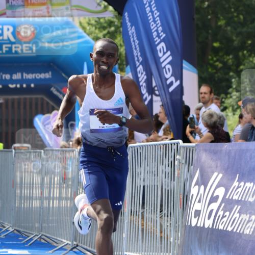 29.06.2025 - hella hamburg halbmarathon Strokosch-Dieckow http://msf.ph/oto/8323349 29.06.2025 10:03:12 Ziel 16 meine-sportfotos.de