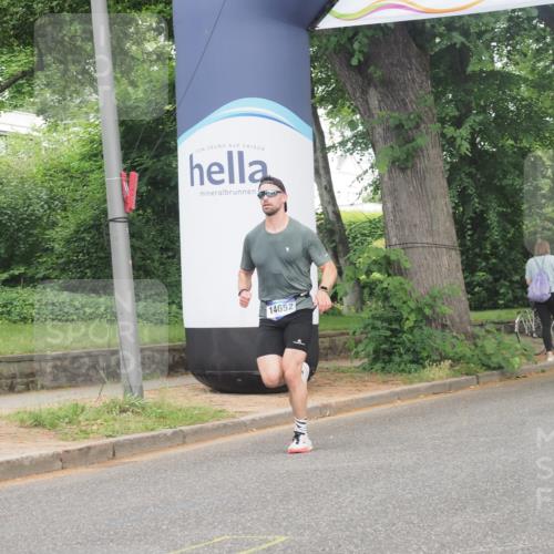 29.06.2025 - hella hamburg halbmarathon KatJ http://msf.ph/oto/8323366 29.06.2025 10:16:44 Zwischen KM18-KM19  meine-sportfotos.de