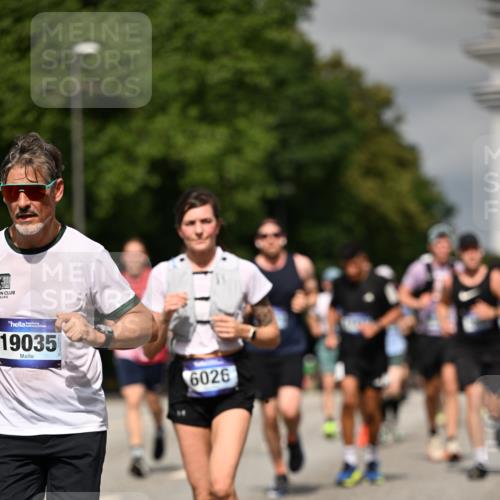29.06.2025 - hella hamburg halbmarathon Dr. Thomas Lammeyer http://msf.ph/oto/8323380 29.06.2025 10:17:28 Kennedybrücke 1007, 1194, 1859, 1939, 2055, 2359, 2721, 2904, 2961, 2987, 3218, 3729, 4001, 4950, 5232, 6026, 6207, 7346, 7460, 8279, 8913, 9128, 9612 meine-sportfotos.de