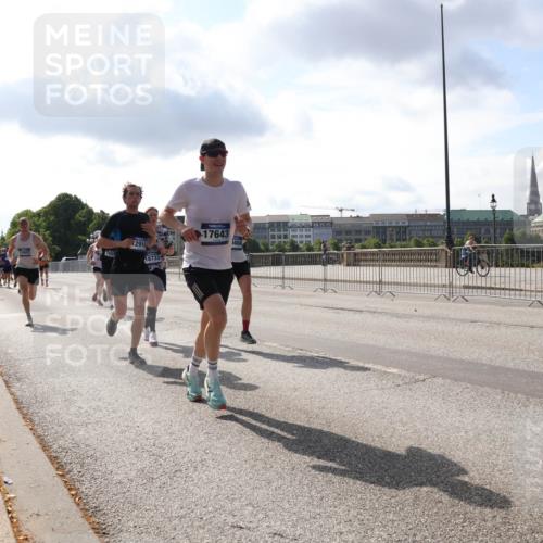 29.06.2025 - hella hamburg halbmarathon Lena Gebhardt http://msf.ph/oto/8323382 29.06.2025 09:48:20 Lombardsbrücke 12916, 18733, 17643, 1404, 1164, 1290, 1385, 1505, 1562, 1710, 1743, 2399, 2714, 2767, 3480, 3959, 4602, 4860, 5091, 5315, 5554, 5709, 6684, 6829, 6990, 7884, 8362, 8933, 9178, 9403, 9944, 10384, 10404, 10793, 10852, 10900, 11202, 11227, 11620, 11745, 11929, 12051, 12290, 12488, 12514, 12865, 12916, 13483, 13595, 13798, 13854, 13975, 14387, 14875, 14908, 14934, 14952, 15015, 15261, 15415, 15701, 15931, 15959, 15965, 16119, 16158 meine-sportfotos.de