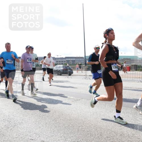29.06.2025 - hella hamburg halbmarathon Lena Gebhardt http://msf.ph/oto/8323391 29.06.2025 10:00:09 Lombardsbrücke 7717, 2582, 4796, 824, 2447, 1384, 658, 10, 0, 1006, 1019, 1125, 1180, 1239, 1264, 1526, 1834, 1914, 1955, 2027, 2086, 2099, 2159, 2346, 2348, 2364, 2447, 2582, 2584, 2606, 2652, 2676, 2677, 2730, 2910, 3042, 3177, 3181, 3319, 3836, 3861, 3898, 4013, 4231, 4419, 4594, 4632, 4772, 4796, 4813, 4940, 5015, 5134, 5272, 5277, 5341, 5728, 6082, 6084, 6104, 6174, 6201, 6202, 6220, 6260, 6462, 6470, 6581, 6587, 8330, 10031, 11568, 11844 meine-sportfotos.de