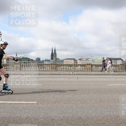 29.06.2025 - hella hamburg halbmarathon Lena Gebhardt http://msf.ph/oto/8323397 29.06.2025 09:08:10 Lombardsbrücke 247 meine-sportfotos.de