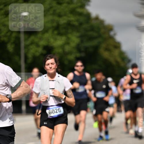 29.06.2025 - hella hamburg halbmarathon Dr. Thomas Lammeyer http://msf.ph/oto/8323418 29.06.2025 10:17:28 Kennedybrücke 1007, 1194, 1859, 1939, 2055, 2359, 2721, 2904, 2961, 2987, 3218, 3729, 4001, 4950, 5232, 6026, 6207, 7346, 7460, 8279, 8913, 9128, 9612 meine-sportfotos.de
