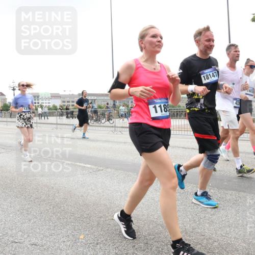 29.06.2025 - hella hamburg halbmarathon Lena Gebhardt http://msf.ph/oto/8323477 29.06.2025 10:47:20 Lombardsbrücke 1378, 17015, 1185, 18147, 423, 16836, 1073, 1185, 1286, 1434, 1463, 1523, 1593, 1607, 1704, 1720, 1961, 2148, 2211, 2327, 2407, 2537, 2555, 2556, 2665, 2882, 2981, 2994, 3339, 4037, 4184, 4239, 4325, 4423, 4483, 4806, 4895, 4974, 4975, 5111, 5114, 5621, 5622, 5796, 5895, 5953, 6255, 6256, 6485, 6496, 6879, 6995, 7073, 7403, 7430, 7431, 7630, 7631, 8105, 8131, 8270, 8486, 8684, 8706, 8915, 8953, 8967, 9018, 11351, 11458, 11730, 11738 meine-sportfotos.de