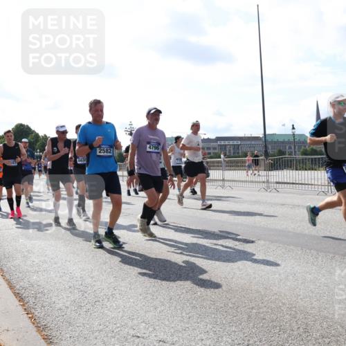 29.06.2025 - hella hamburg halbmarathon Lena Gebhardt http://msf.ph/oto/8323478 29.06.2025 10:00:10 Lombardsbrücke 7717, 6636, 2582, 4796, 8394, 40, 1006, 1019, 1125, 1180, 1239, 1264, 1526, 1544, 1681, 1834, 1914, 2027, 2086, 2099, 2159, 2346, 2348, 2364, 2426, 2447, 2582, 2584, 2606, 2652, 2676, 2677, 2730, 2910, 3042, 3177, 3181, 3319, 3836, 3861, 3898, 4013, 4231, 4419, 4594, 4632, 4772, 4796, 4813, 4940, 5015, 5134, 5272, 5277, 5341, 5728, 6082, 6084, 6104, 6174, 6201, 6202, 6220, 6260, 6462, 6470, 6581, 6587, 8330, 10031, 11568, 11844 meine-sportfotos.de