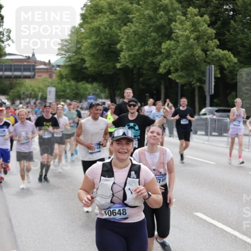 29.06.2025 - hella hamburg halbmarathon Jannik Wohlers http://msf.ph/oto/8323523 29.06.2025 10:39:40 Lombardsbrücke 1058, 1076, 1291, 1586, 1691, 1899, 2019, 2254, 2866, 2888, 3515, 3607, 3808, 3882, 3883, 3884, 4173, 4471, 5229, 5263, 5654, 5877, 5901, 6097, 6548, 6698, 6750, 6890, 6920, 7045, 7455, 7456, 8107, 8622, 8815, 8865, 8866, 9187, 9195, 9292, 9495, 10648, 10806, 10818, 10953, 11188, 11242, 11244, 11717, 11874, 12414, 12883, 12906, 13005, 13069, 13577, 13651, 14327, 14578, 15111, 16784, 18157, 19163 meine-sportfotos.de
