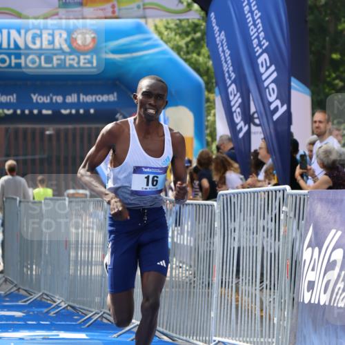 29.06.2025 - hella hamburg halbmarathon Strokosch-Dieckow http://msf.ph/oto/8323538 29.06.2025 10:03:12 Ziel 16 meine-sportfotos.de