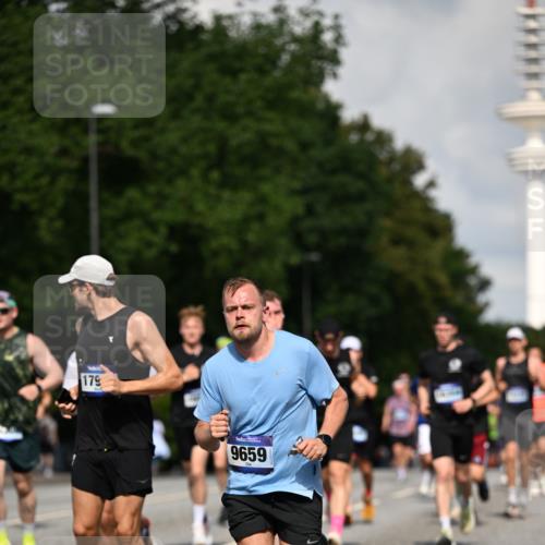 29.06.2025 - hella hamburg halbmarathon Dr. Thomas Lammeyer http://msf.ph/oto/8323598 29.06.2025 09:55:35 Kennedybrücke 1312, 1353, 1569, 1763, 2653, 2880, 3437, 3618, 3697, 4565, 4991, 5014, 5047, 5129, 5231, 5690, 5987, 6490, 6700, 6770, 8074, 8359, 8564, 8900, 9358, 9547, 9659, 10319, 10978, 11021, 11062 meine-sportfotos.de