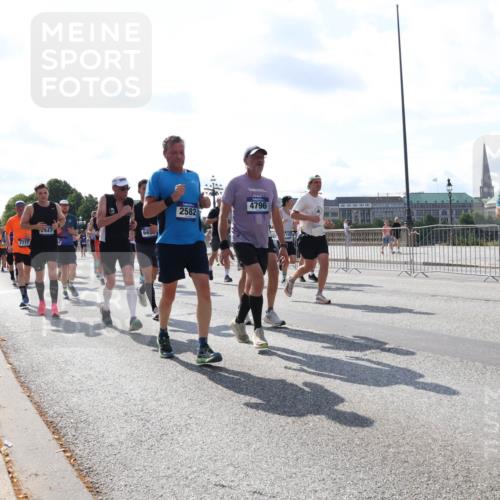 29.06.2025 - hella hamburg halbmarathon Lena Gebhardt http://msf.ph/oto/8323612 29.06.2025 10:00:10 Lombardsbrücke 447, 7717, 663, 2582, 4796, 1006, 1019, 1125, 1180, 1239, 1264, 1526, 1544, 1681, 1834, 1914, 2027, 2086, 2099, 2159, 2346, 2348, 2364, 2426, 2447, 2582, 2584, 2606, 2652, 2676, 2677, 2730, 2910, 3042, 3177, 3181, 3319, 3836, 3861, 3898, 4013, 4231, 4419, 4594, 4632, 4772, 4796, 4813, 4940, 5015, 5134, 5272, 5277, 5341, 5728, 6082, 6084, 6104, 6174, 6201, 6202, 6220, 6260, 6462, 6470, 6581, 6587, 8330, 10031, 11568, 11844 meine-sportfotos.de