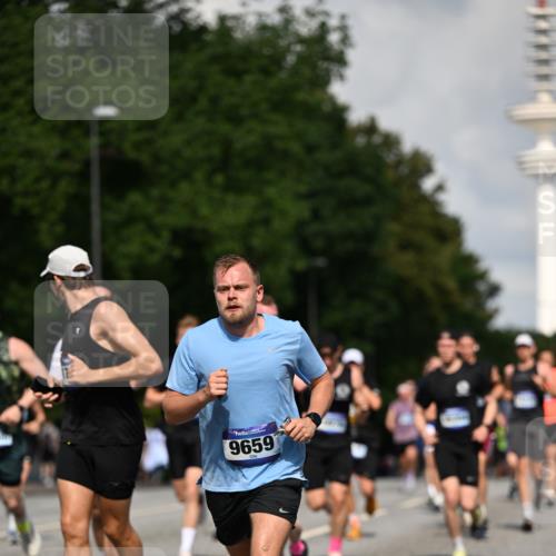 29.06.2025 - hella hamburg halbmarathon Dr. Thomas Lammeyer http://msf.ph/oto/8323619 29.06.2025 09:55:36 Kennedybrücke 1312, 1353, 1569, 1763, 2653, 2880, 3437, 3618, 3697, 4565, 4991, 5014, 5047, 5129, 5231, 5690, 5987, 6490, 6700, 6770, 7185, 8074, 8359, 8564, 8900, 9358, 9547, 9659, 10319, 10978, 11021, 11062 meine-sportfotos.de