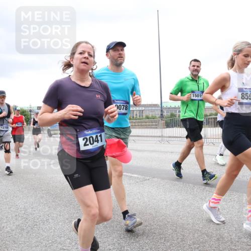 29.06.2025 - hella hamburg halbmarathon Lena Gebhardt http://msf.ph/oto/8323631 29.06.2025 10:57:34 Lombardsbrücke 9824, 5316, 12799, 2041, 0078, 1501, 8552, 1123, 1242, 1248, 1265, 1643, 2015, 2041, 2370, 2451, 2567, 2900, 3191, 3195, 3385, 3388, 3433, 3723, 3750, 3851, 3954, 4059, 4086, 4106, 4180, 4197, 4485, 4521, 4611, 4830, 4998, 5057, 5117, 5316, 5632, 5639, 5736, 5738, 6053, 6827, 6832, 6857, 6916, 7172, 7193, 7592, 7720, 7728, 7787, 8035, 8159, 8224, 8287, 8386, 8474, 8540, 8552, 8679, 8708, 8773, 8851, 8853, 8873, 9059, 9110, 9233, 9318, 9394, 9496, 9613 meine-sportfotos.de