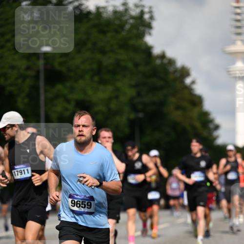 29.06.2025 - hella hamburg halbmarathon Dr. Thomas Lammeyer http://msf.ph/oto/8323654 29.06.2025 09:55:36 Kennedybrücke 1312, 1353, 1569, 1763, 2653, 2880, 3437, 3618, 3697, 4565, 4991, 5014, 5047, 5129, 5231, 5690, 5987, 6490, 6700, 6770, 7185, 8074, 8359, 8564, 8900, 9358, 9547, 9659, 10319, 10978, 11021, 11062 meine-sportfotos.de