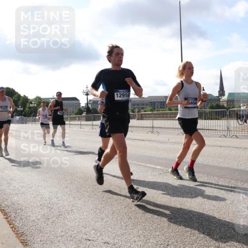 29.06.2025 - hella hamburg halbmarathon Lena Gebhardt http://msf.ph/oto/8323679 29.06.2025 09:48:21 Lombardsbrücke 15931, 12916, 404, 188888, 1164, 1290, 1385, 1505, 1562, 1710, 1743, 2399, 2714, 2767, 3480, 3959, 4602, 4860, 5091, 5315, 5554, 5709, 6684, 6829, 6990, 7152, 7154, 7884, 8362, 8933, 9178, 9403, 9944, 10384, 10404, 10793, 10852, 10900, 11202, 11227, 11620, 11745, 11929, 12051, 12290, 12488, 12514, 12865, 12916, 13483, 13595, 13854, 13975, 14387, 14875, 14908, 14934, 14952, 15015, 15261, 15415, 15701, 15931, 15959, 15965, 16119, 16158 meine-sportfotos.de