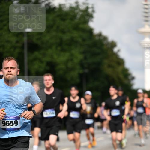 29.06.2025 - hella hamburg halbmarathon Dr. Thomas Lammeyer http://msf.ph/oto/8323681 29.06.2025 09:55:36 Kennedybrücke 1312, 1353, 1569, 1763, 2653, 2880, 3437, 3618, 3697, 4565, 4991, 5014, 5047, 5129, 5231, 5690, 5987, 6490, 6700, 6770, 7185, 8074, 8359, 8564, 8900, 9358, 9547, 9659, 10319, 10978, 11021, 11062 meine-sportfotos.de