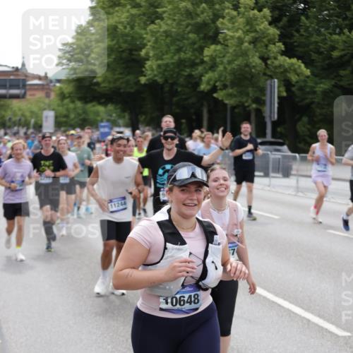 29.06.2025 - hella hamburg halbmarathon Jannik Wohlers http://msf.ph/oto/8323695 29.06.2025 10:39:40 Lombardsbrücke 1058, 1076, 1291, 1586, 1691, 1899, 2019, 2254, 2866, 2888, 3515, 3607, 3808, 3882, 3883, 3884, 4173, 4471, 5229, 5263, 5654, 5877, 5901, 6097, 6548, 6698, 6750, 6890, 6920, 7045, 7455, 7456, 8107, 8622, 8815, 8865, 8866, 9187, 9195, 9292, 9495, 10648, 10806, 10818, 10953, 11188, 11242, 11244, 11717, 11874, 12414, 12883, 12906, 13005, 13069, 13577, 13651, 14327, 14578, 15111, 16784, 18157, 19163 meine-sportfotos.de