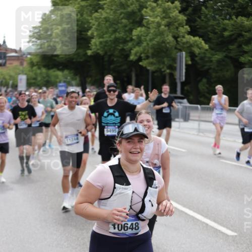 29.06.2025 - hella hamburg halbmarathon Jannik Wohlers http://msf.ph/oto/8323749 29.06.2025 10:39:40 Lombardsbrücke 1058, 1076, 1291, 1586, 1691, 1899, 2019, 2254, 2866, 2888, 3515, 3607, 3808, 3882, 3883, 3884, 4173, 4471, 5229, 5263, 5654, 5877, 5901, 6097, 6548, 6698, 6750, 6890, 6920, 7045, 7455, 7456, 8107, 8622, 8815, 8865, 8866, 9187, 9195, 9292, 9495, 10648, 10806, 10818, 10953, 11188, 11242, 11244, 11717, 11874, 12414, 12883, 12906, 13005, 13069, 13577, 13651, 14327, 14578, 15111, 16784, 18157, 19163 meine-sportfotos.de