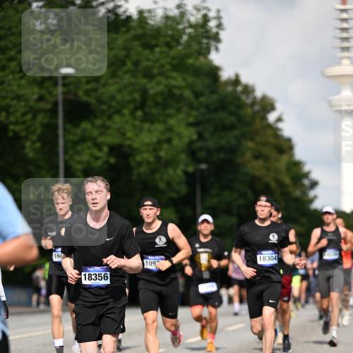 29.06.2025 - hella hamburg halbmarathon Dr. Thomas Lammeyer http://msf.ph/oto/8323769 29.06.2025 09:55:37 Kennedybrücke 1312, 1353, 1569, 1763, 2653, 2880, 3437, 3618, 3697, 4565, 4991, 5014, 5047, 5129, 5231, 5690, 5987, 6490, 6700, 6770, 7185, 8074, 8359, 8564, 8900, 9358, 9547, 9659, 10319, 10978, 11021, 11062 meine-sportfotos.de