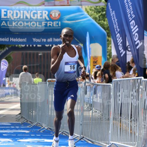 29.06.2025 - hella hamburg halbmarathon Strokosch-Dieckow http://msf.ph/oto/8323779 29.06.2025 10:03:12 Ziel 16 meine-sportfotos.de