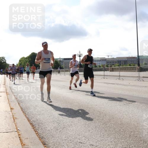 29.06.2025 - hella hamburg halbmarathon Lena Gebhardt http://msf.ph/oto/8323813 29.06.2025 09:48:21 Lombardsbrücke 15931, 1248, 1164, 1290, 1385, 1505, 1562, 1710, 1743, 2399, 2714, 2767, 3480, 3959, 4602, 4860, 5091, 5315, 5554, 5709, 6684, 6829, 6990, 7152, 7154, 7884, 8362, 8933, 9178, 9403, 9944, 10384, 10404, 10793, 10852, 10900, 11202, 11227, 11620, 11745, 11929, 12051, 12290, 12488, 12514, 12865, 12916, 13483, 13595, 13854, 13975, 14387, 14875, 14908, 14934, 14952, 15015, 15261, 15415, 15701, 15931, 15959, 15965, 16119, 16158 meine-sportfotos.de