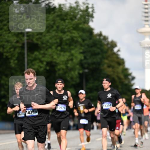 29.06.2025 - hella hamburg halbmarathon Dr. Thomas Lammeyer http://msf.ph/oto/8323861 29.06.2025 09:55:37 Kennedybrücke 1312, 1353, 1569, 1763, 2653, 2880, 3437, 3618, 3697, 4565, 4991, 5014, 5047, 5129, 5231, 5690, 5987, 6490, 6700, 6770, 7185, 8074, 8359, 8564, 8900, 9358, 9547, 9659, 10319, 10978, 11021, 11062 meine-sportfotos.de