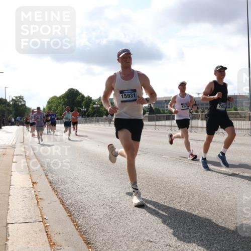 29.06.2025 - hella hamburg halbmarathon Lena Gebhardt http://msf.ph/oto/8323893 29.06.2025 09:48:22 Lombardsbrücke 15931, 1248, 7884, 1164, 1290, 1385, 1505, 1562, 1710, 1743, 2399, 2714, 2767, 3480, 3959, 4359, 4602, 4860, 5091, 5315, 5554, 5709, 6684, 6829, 6990, 7152, 7154, 7884, 8362, 8933, 9178, 9403, 9944, 10384, 10404, 10793, 10852, 10900, 11202, 11227, 11620, 11745, 11929, 12051, 12290, 12488, 12514, 12865, 12916, 13483, 13595, 13854, 13975, 14387, 14875, 14908, 14934, 15015, 15261, 15415, 15701, 15931, 15959, 16119, 16158 meine-sportfotos.de