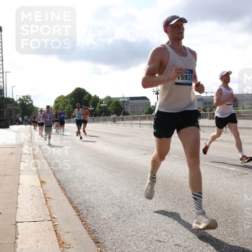 29.06.2025 - hella hamburg halbmarathon Lena Gebhardt http://msf.ph/oto/8323984 29.06.2025 09:48:22 Lombardsbrücke 1710, 15931, 7884, 1164, 1290, 1385, 1505, 1562, 1710, 1743, 2399, 2714, 2767, 3480, 3959, 4359, 4602, 4860, 5091, 5315, 5554, 5709, 6684, 6829, 6990, 7152, 7154, 7884, 8362, 8933, 9178, 9403, 9944, 10384, 10404, 10793, 10852, 10900, 11202, 11227, 11620, 11745, 11929, 12051, 12290, 12488, 12514, 12865, 12916, 13483, 13595, 13854, 13975, 14387, 14875, 14908, 14934, 15015, 15261, 15415, 15701, 15931, 15959, 16119, 16158 meine-sportfotos.de