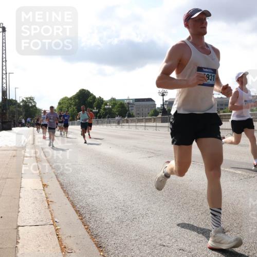 29.06.2025 - hella hamburg halbmarathon Lena Gebhardt http://msf.ph/oto/8324044 29.06.2025 09:48:22 Lombardsbrücke 931, 7884, 1164, 1290, 1385, 1505, 1562, 1710, 1743, 2399, 2714, 2767, 3480, 3959, 4359, 4602, 4860, 5091, 5315, 5554, 5709, 6684, 6829, 6990, 7152, 7154, 7884, 8362, 8933, 9178, 9403, 9944, 10384, 10404, 10793, 10852, 10900, 11202, 11227, 11620, 11745, 11929, 12051, 12290, 12488, 12514, 12865, 12916, 13483, 13595, 13854, 13975, 14387, 14875, 14908, 14934, 15015, 15261, 15415, 15701, 15931, 15959, 16119, 16158 meine-sportfotos.de