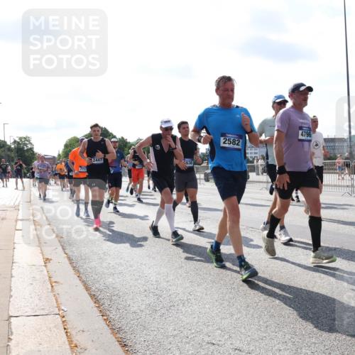 29.06.2025 - hella hamburg halbmarathon Lena Gebhardt http://msf.ph/oto/8324056 29.06.2025 10:00:10 Lombardsbrücke 7717, 2447, 636, 2582, 4796, 1006, 1019, 1125, 1180, 1239, 1264, 1526, 1544, 1681, 1834, 1914, 2027, 2086, 2099, 2159, 2346, 2348, 2364, 2426, 2447, 2582, 2584, 2606, 2652, 2676, 2677, 2730, 2910, 3042, 3177, 3181, 3319, 3836, 3861, 3898, 4013, 4231, 4419, 4594, 4632, 4772, 4796, 4813, 4940, 5015, 5134, 5272, 5277, 5341, 5728, 6082, 6084, 6104, 6174, 6201, 6202, 6220, 6260, 6462, 6470, 6581, 6587, 8330, 10031, 11568, 11844 meine-sportfotos.de