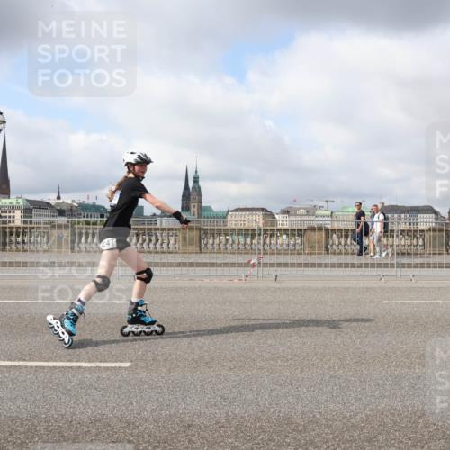 29.06.2025 - hella hamburg halbmarathon Lena Gebhardt http://msf.ph/oto/8324098 29.06.2025 09:08:10 Lombardsbrücke 247 meine-sportfotos.de