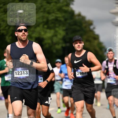 29.06.2025 - hella hamburg halbmarathon Dr. Thomas Lammeyer http://msf.ph/oto/8324103 29.06.2025 10:17:30 Kennedybrücke 1007, 1194, 1859, 1939, 2055, 2359, 2721, 2904, 2961, 2987, 3218, 3729, 4001, 4795, 4950, 5232, 5631, 6026, 6207, 7346, 7460, 7913, 8913, 9128, 9612, 9631 meine-sportfotos.de