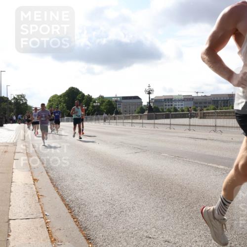 29.06.2025 - hella hamburg halbmarathon Lena Gebhardt http://msf.ph/oto/8324104 29.06.2025 09:48:23 Lombardsbrücke 1719, 15931, 1290, 1385, 1505, 1562, 1710, 1743, 2399, 2714, 2767, 3480, 3959, 4359, 4602, 4860, 5091, 5315, 5554, 5709, 6684, 6829, 6990, 7152, 7154, 7884, 8362, 8933, 9178, 9403, 9944, 10384, 10404, 10793, 10852, 10900, 11202, 11227, 11620, 11745, 11929, 12051, 12290, 12488, 12514, 12865, 12916, 13483, 13595, 13854, 13975, 14387, 14875, 14908, 14934, 15015, 15261, 15415, 15701, 15931, 15959, 16119, 16158 meine-sportfotos.de